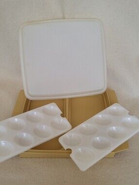Vintage Tupperware Deviled Egg Carrier Keeper Holder Harvest Gold 723/722/665